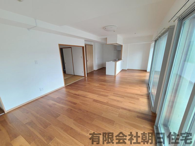 【居間・リビング】 | サンシティ松江駅通り 2LDK (77.99㎡) | おしゃれな居間です