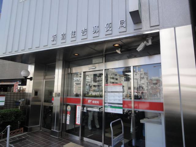 新宿区富久町のアパートの周辺