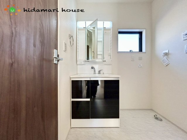 西区土屋第2　新築戸建　リーブルガーデン02の独立洗面台