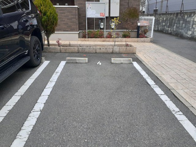 【駐車場】 | サニーコート初町 | 駐車場があるので、車を買う予定の方も安心です