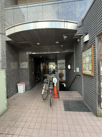 エスビル弐番館のエントランス