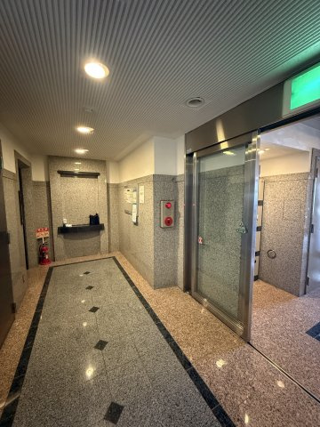 エスビル弐番館のロビー