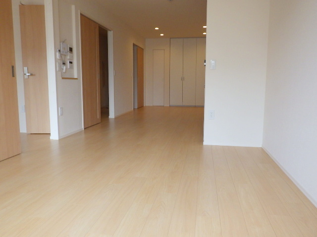 （シニア限定）ＡＲＫ　ＥＤＯ（アークエド）の居間・リビング|★白基調の明るいお部屋★