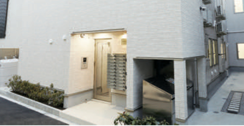 杉並区高円寺南２丁目のアパートのエントランス