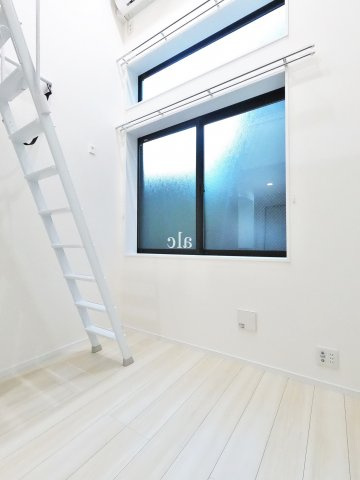 杉並区高円寺南２丁目のアパートの居間・リビング