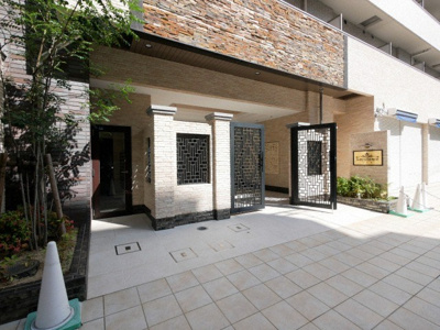 【エントランス】 | S-RESIDENCE淀屋橋 | 落ち着いたエントランスです