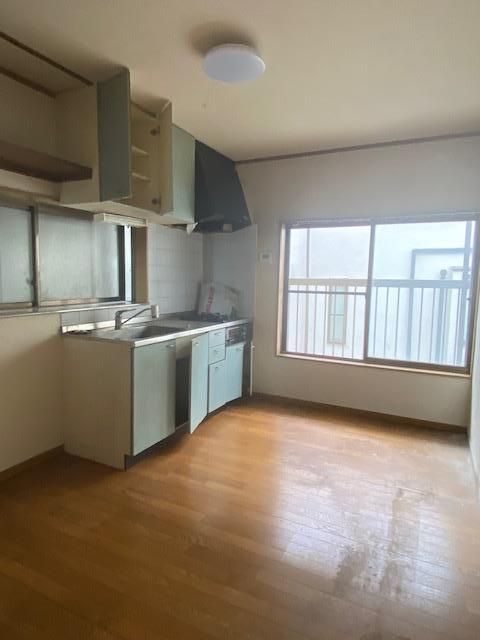 ふじみ野市亀久保の中古一戸建のキッチン|クロス工事やクッションフロア工事など内装リフォーム予定です。