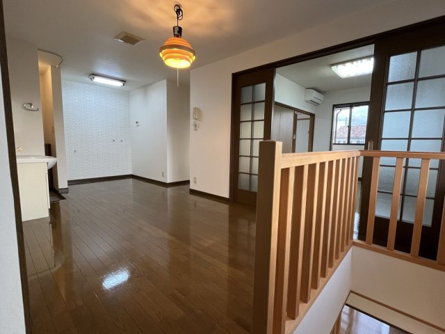 リバティヒルズB棟の洋室|2階