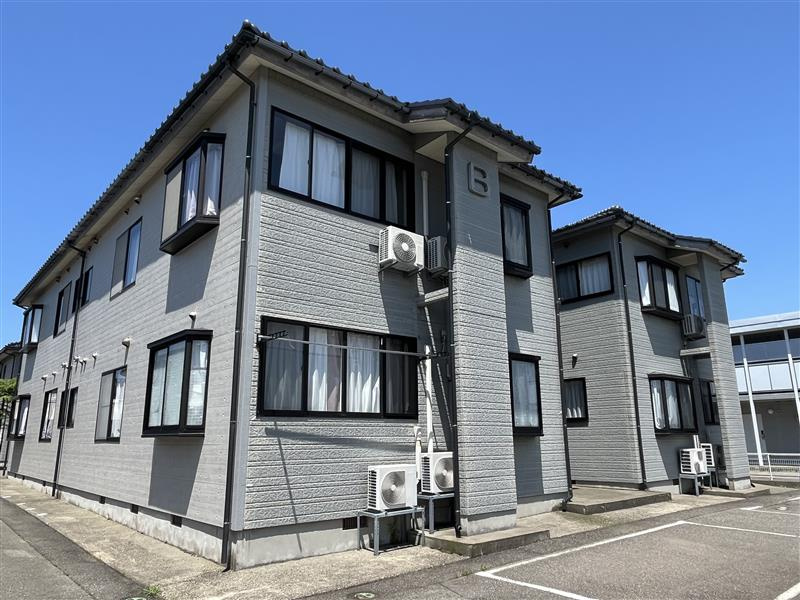 リバティヒルズB棟の外観