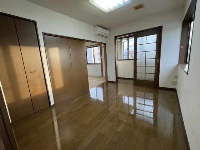 リバティヒルズB棟の洋室|2階