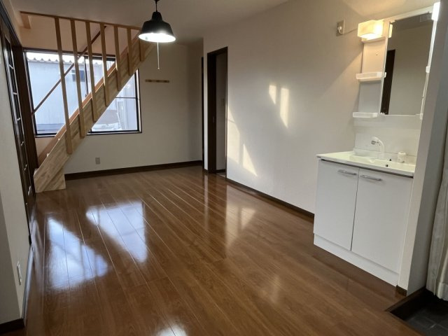 リバティヒルズB棟の居間・リビング|1階