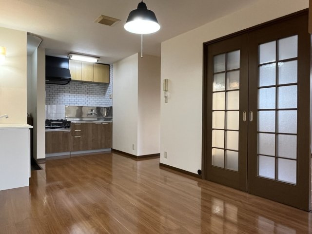 リバティヒルズB棟の居間・リビング|1階