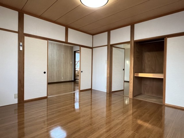 リバティヒルズB棟の洋室|1階