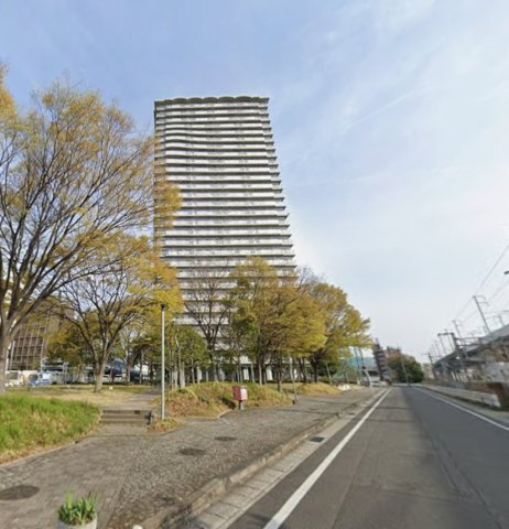 ファミールタワープラザ岡山イーストタワーの外観