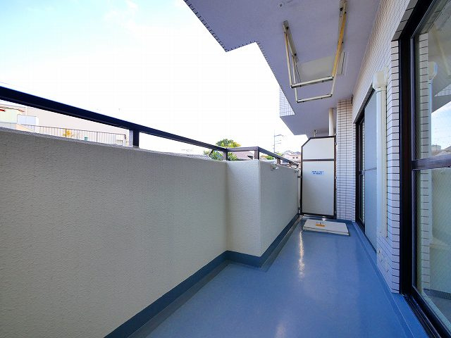 オーブラン学園前のバルコニー