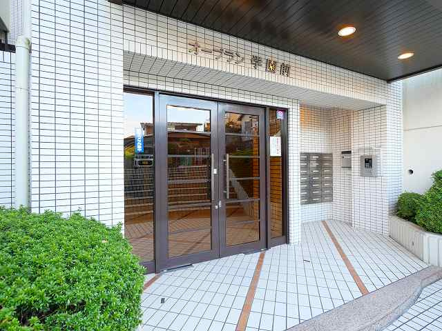 オーブラン学園前のエントランス