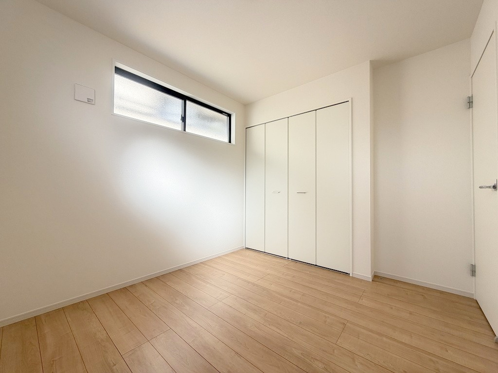 三郷市新和1丁目　新築戸建の洋室|クローゼット付きの洋室5帖・子供部屋としていかがでしょう