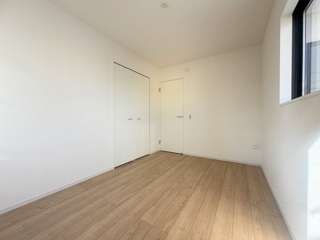 三郷市新和1丁目　新築戸建の洋室|クローゼット付きの洋室5.5帖