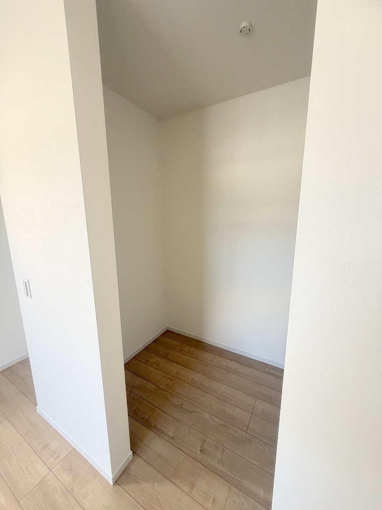 三郷市新和1丁目　新築戸建の収納|主寝室のウォークインクローゼット収納です