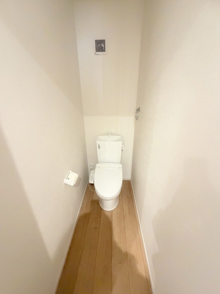三郷市新和1丁目　新築戸建のトイレ|2階のトイレです