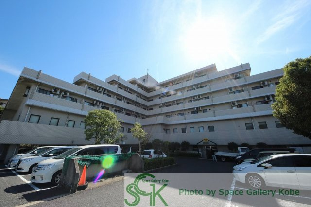 学園西カレッジハイツの外観