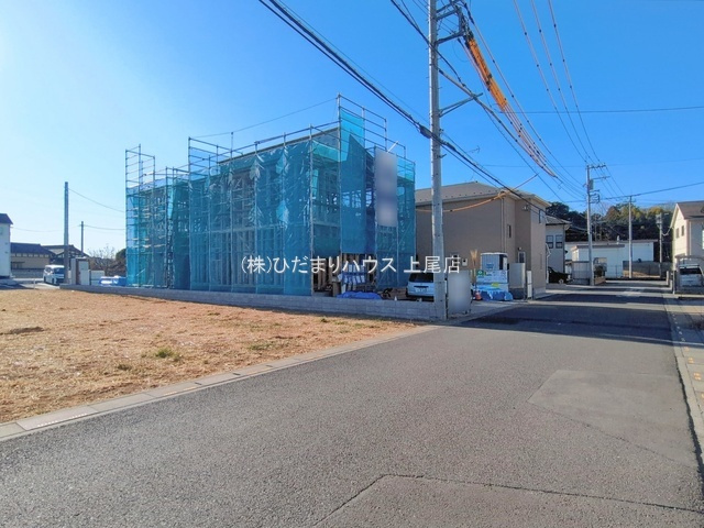 北本市下石戸下　新築戸建　リーブルガーデン01の前面道路含む現地写真