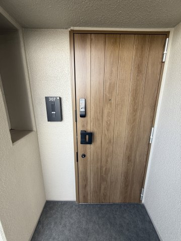 サステナブランシェ本行徳の玄関