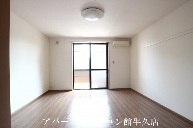 Ｊｅ　ｌｅ　ｐｒｅｎｄｓ　(ジュルプラン）の居間・リビング