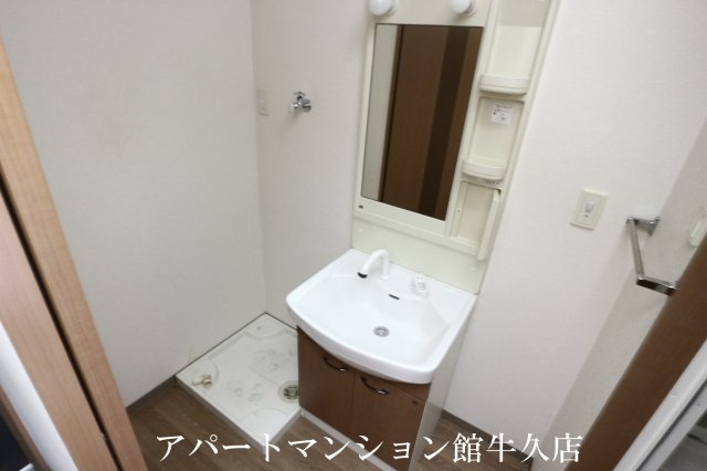 Ｊｅ　ｌｅ　ｐｒｅｎｄｓ　(ジュルプラン）の独立洗面台