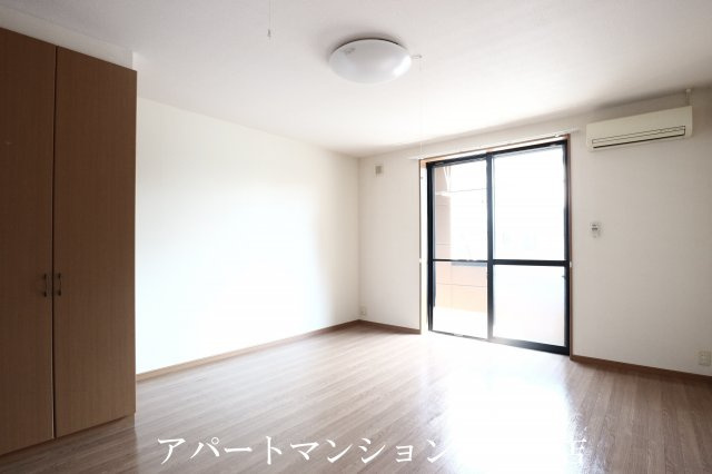 Ｊｅ　ｌｅ　ｐｒｅｎｄｓ　(ジュルプラン）の居間・リビング