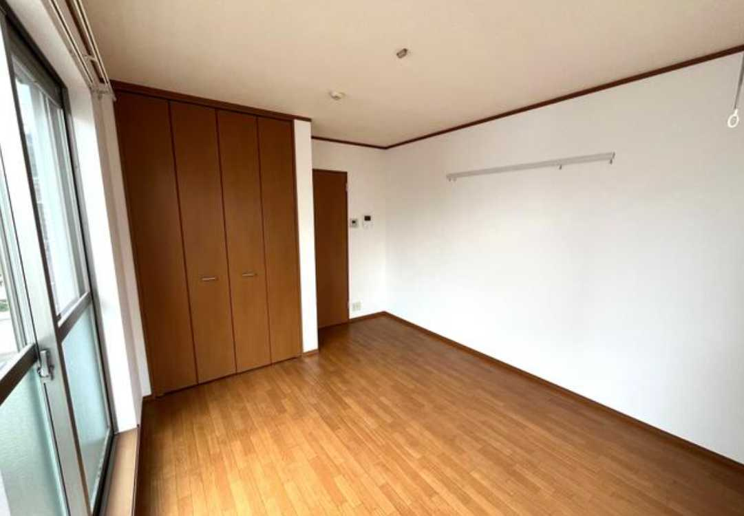 アヴニール駒沢　最上階　南西角部屋　バストイレ別の居間・リビング