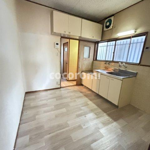 下神田戸建ての玄関