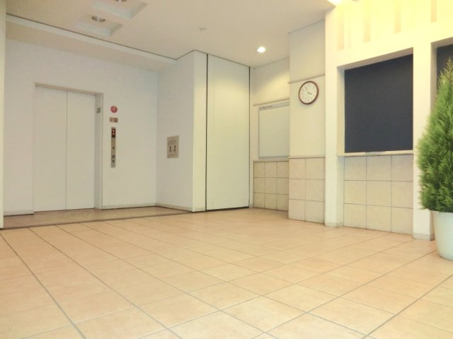 ハイムプラザ北浦和のロビー|★共用ロビーの画像・エレベーター１基を完備！★