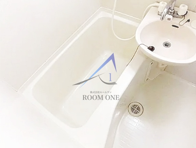 メゾンマレヴォワールの浴室|お風呂です。