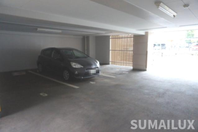 スプランドゥール新屋敷の駐車場