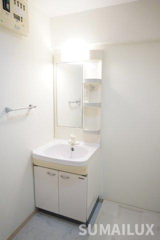 スプランドゥール新屋敷の独立洗面台