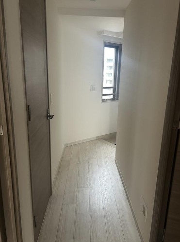 【玄関】 | サンメゾン目白高田 | 帰り着くたびに洗練されたテイストの空間に迎えられ誇りと喜びを感じる玄関まわりです。