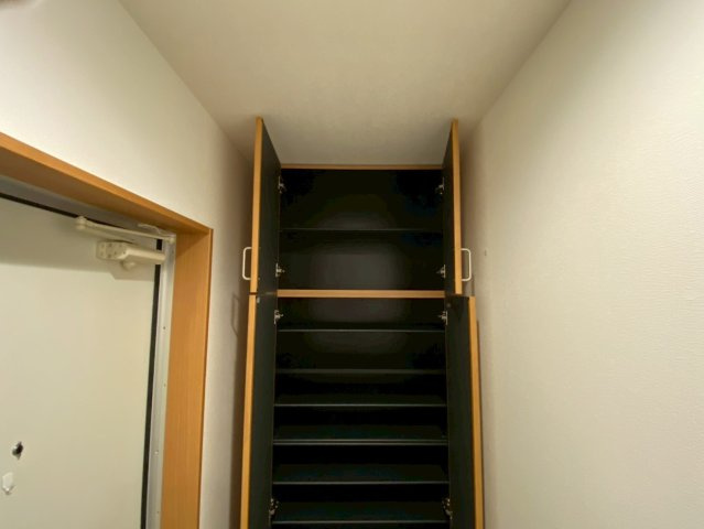 リアライズ箕岡の玄関