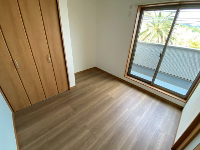 リアライズ箕岡の居間・リビング