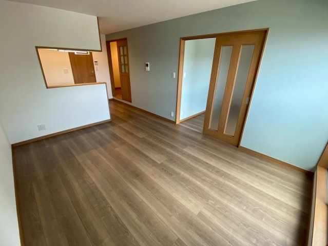 リアライズ箕岡の居間・リビング