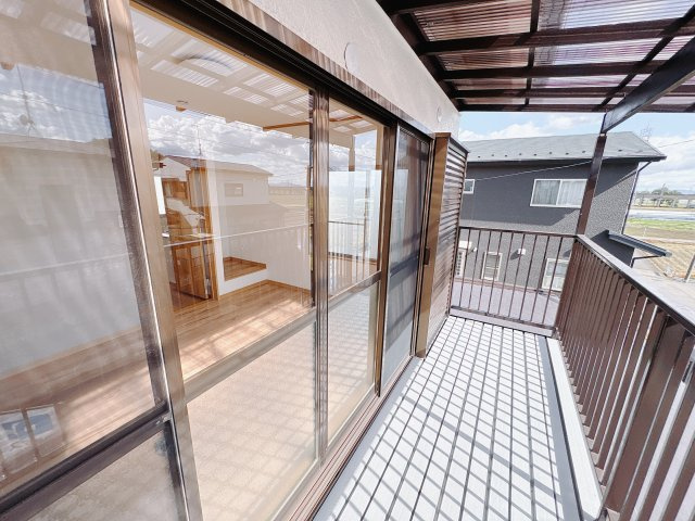 宇都宮市城南1丁目 中古戸建のバルコニー|〇バルコニー〇
バルコニーには屋根が付いていますので、多少の雨なら濡れずに済みます！
※2025年10月撮影