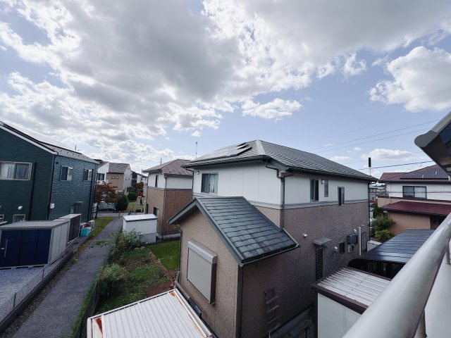 宇都宮市城南1丁目 中古戸建の展望|〇バルコニー〇
バルコニーからの南側眺望。十分な陽当りが確保されています！
是非現地にてご体感下さい。ご見学については、平日・時間外なども対応！お気軽にご連絡下さい！
※2025年10月撮影