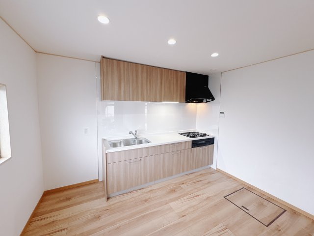 宇都宮市城南1丁目 中古戸建のキッチン|〇キッチン〇
空間を広く見せつつ作業に集中できるシステムキッチン。リビングとのメリハリも生まれます。
※2025年10月撮影