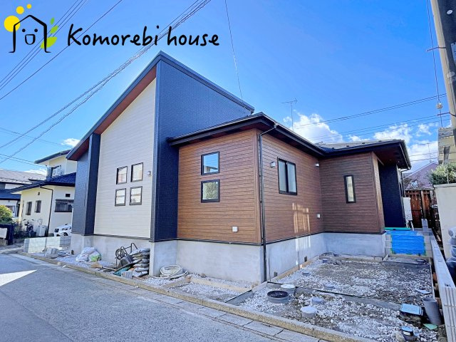 蓮田市西新宿3丁目　新築一戸建て　ブルーミングガーデン　01の外観|耐久性に優れたサイディング貼りの外観。雨風に強く、汚れにくい素材で美しさが長持ちします。日々のメンテナンス負担を軽減し、家族の暮らしをしっかり守る安心の新築住宅です。