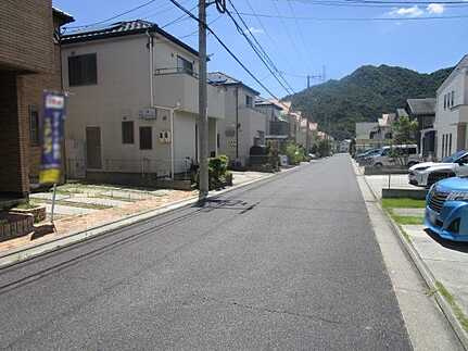 安佐南区山本新町５丁目の前面道路含む現地写真