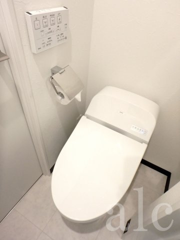 豊島区池袋３丁目の賃貸マンションのトイレ|タンクレスウォシュレットトイレ