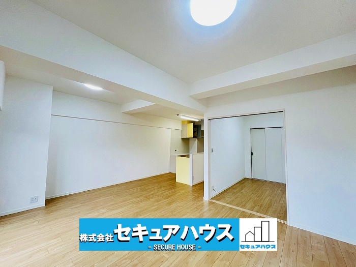 キングスコート東刈谷の外観|南西向きで日当り眺望良好！
東海道本線「東刈谷」駅 約900m 徒歩約12分♪