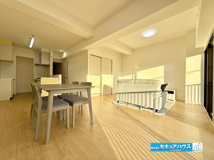 キングスコート東刈谷の居間・リビング|事前予約にて現地ご見学いただけます！お気軽にお問い合わせください♪
■株式会社　セキュアハウス　豊明支店■
住宅ローンに強く、知識、経験豊富なスタッフ在籍
お客様に寄り添い、ご成約後もサポート致します