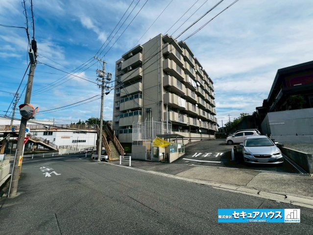 真栄マンション南舘のトイレ|事前予約にて現地ご見学いただけます！お気軽にお問い合わせください♪
■株式会社　セキュアハウス■
住宅ローンに強く、知識、経験豊富なスタッフ在籍
お客様に寄り添い、ご成約後もサポート致します。