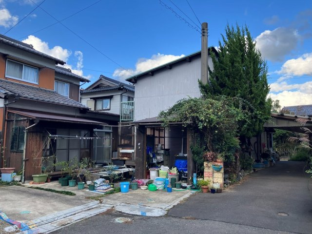 敦賀市萩野町中古物件の前面道路含む現地写真|離れ、倉庫付